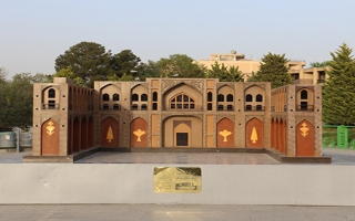 نمایش سازه های فلزی بناهای تاریخی تخریب شده اصفهان در پل خواجو